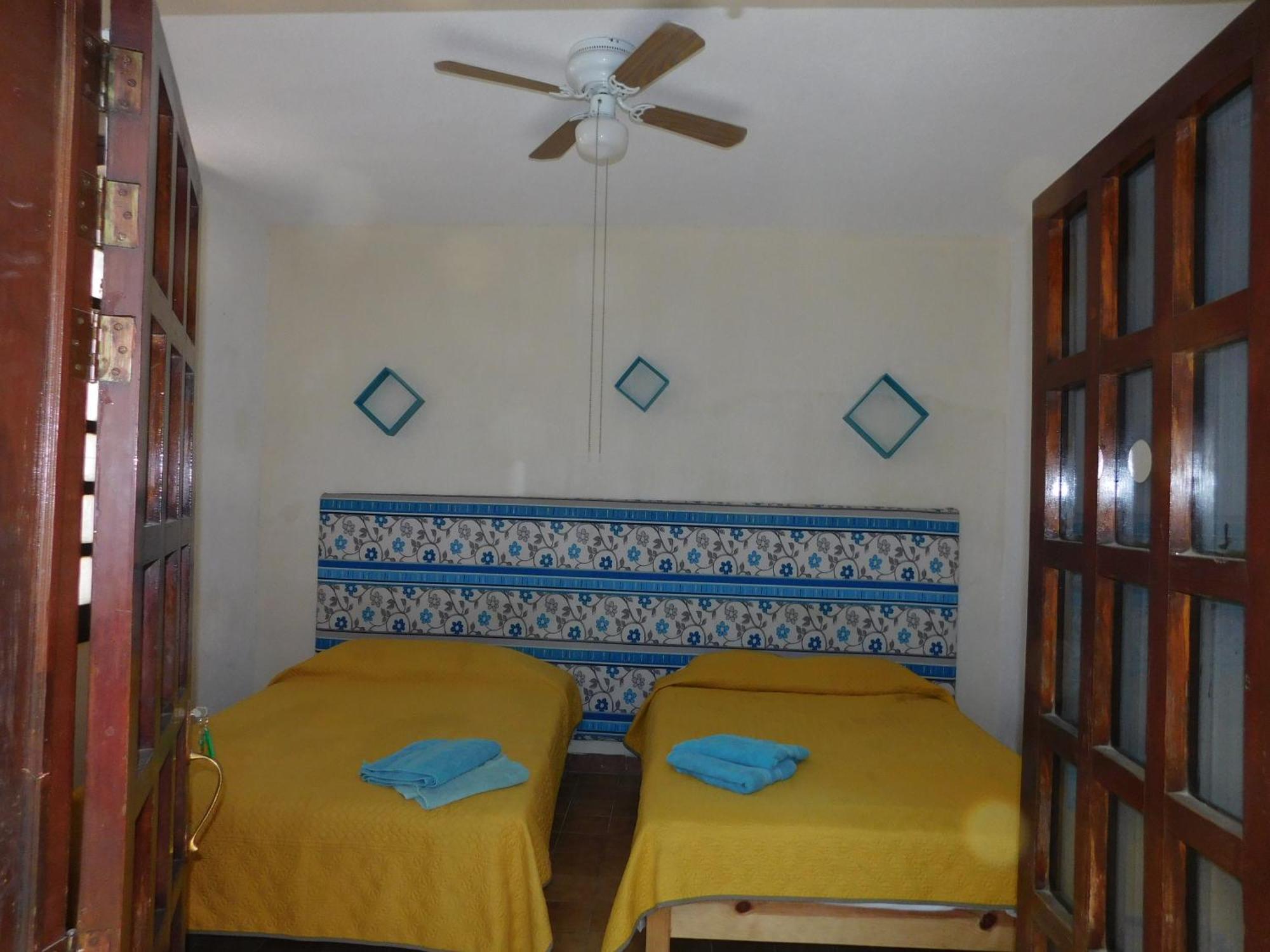 Casona Luciernaga-Casa De Huespedes Guest House Leon Bagian luar foto